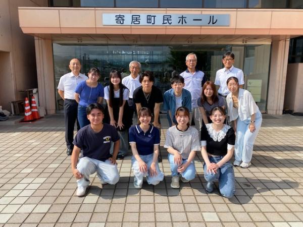 令和８年二十歳式運営委員会集合写真
