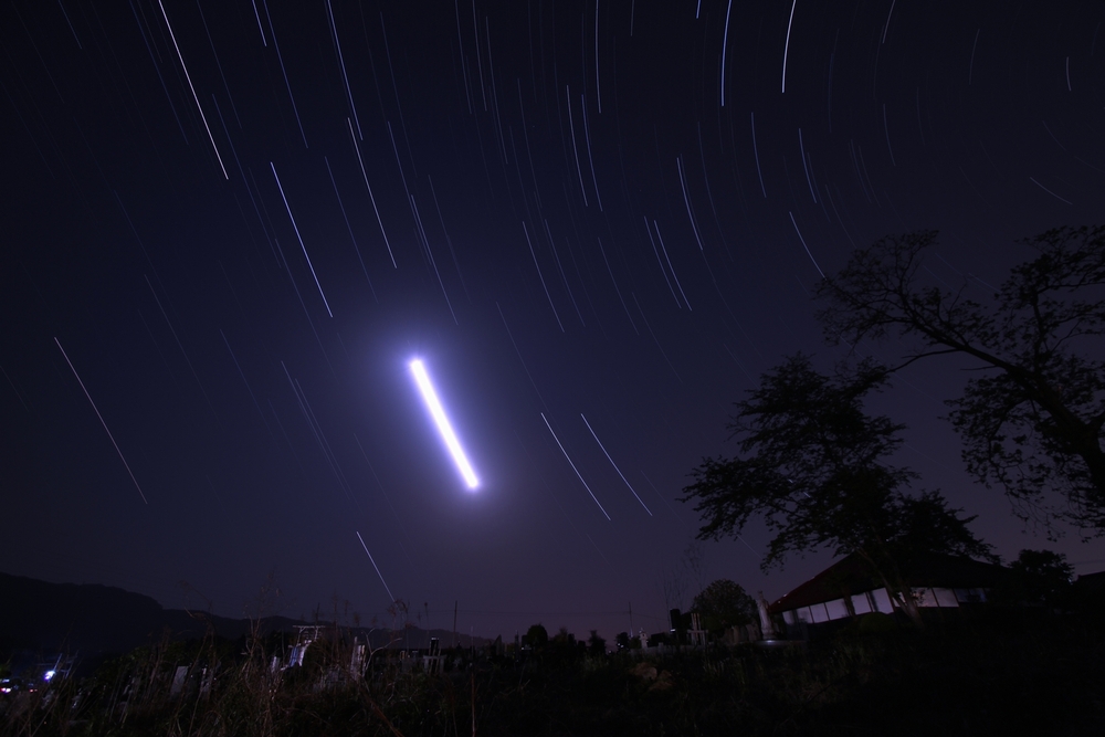 増善寺と月星の光跡