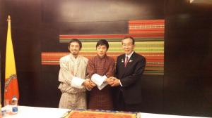 【平成２８年１０月１４日】ブータン王国ティンプー市内での協定書の調印式