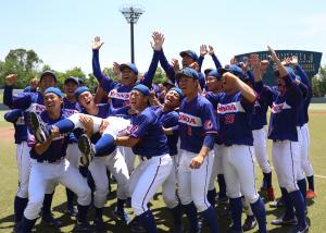 南関東予選・第3代表決定戦の様子　監督胴上げ